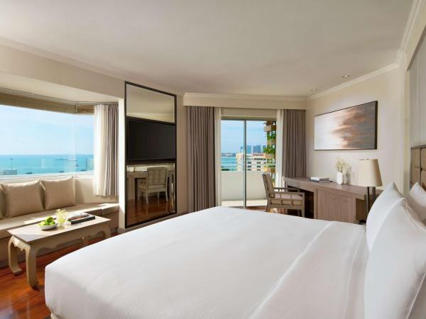 Avani Pattaya Resort : photo 5 de la chambre chambre lit king-size - vue sur mer