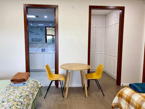 Penshurst Guest House : photo 6 de la chambre chambre lit queen-size avec balcon