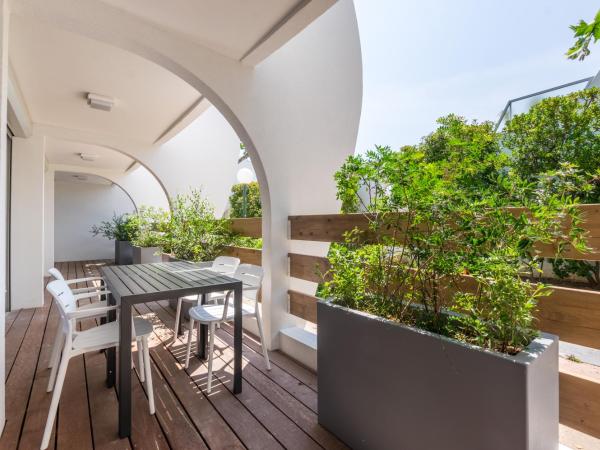 MY Hôtel Résidences - La Grande-Motte : photo 4 de la chambre appartement avec terrasse