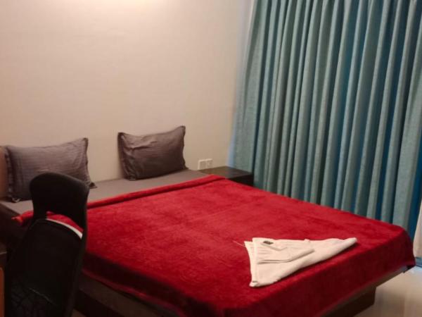 ROYAL NEST PREMIUM (A.S) : photo 6 de la chambre chambre lit king-size avec balcon