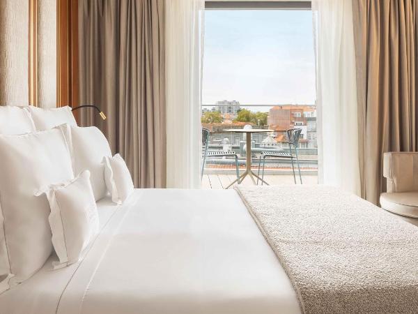 Wine & Books Porto Hotel : photo 1 de la chambre chambre supérieure avec balcon