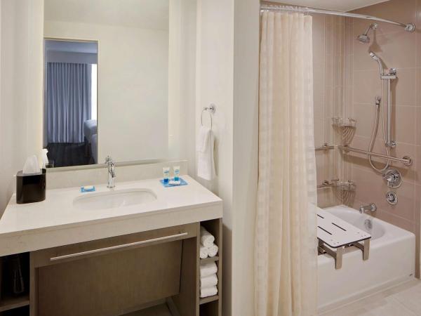 Hyatt House across from Universal Orlando Resort : photo 2 de la chambre one-bedroom specialty suite with two queen beds, kitchen and accessible tub