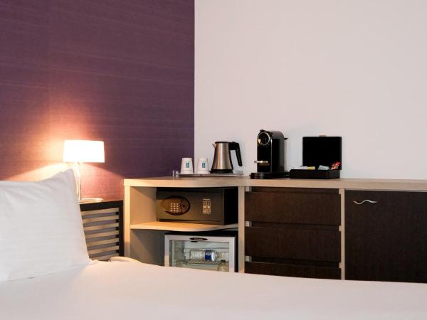 Thalazur Antibes - Hôtel & Spa : photo 1 de la chambre chambre lits jumeaux - vue sur ville
