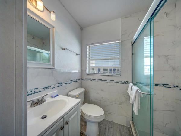 Blue Strawberry by the Sea : photo 5 de la chambre hébergement lit king-size de luxe avec coin cuisine