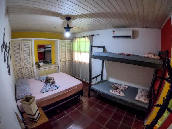 Solar Hostel Búzios : photo 4 de la chambre chambre familiale avec salle de bains