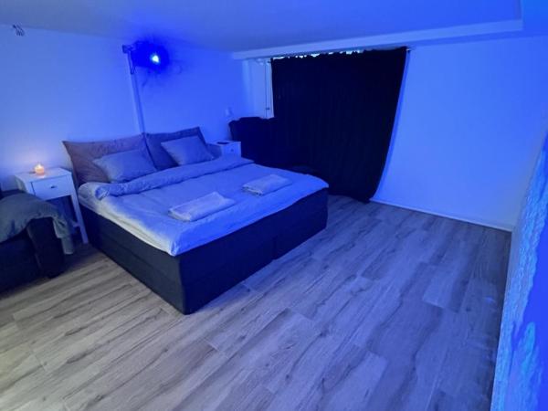 Flamur & Vannis BnB : photo 2 de la chambre chambre double avec salle de bains privative
