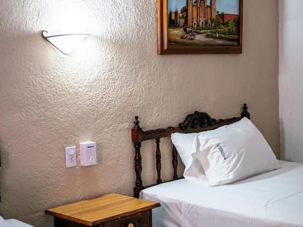 Hotel Santa Lucía : photo 6 de la chambre chambre double