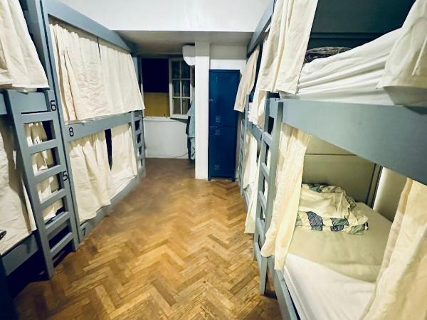 Gorilla Hostel : photo 4 de la chambre lit dans dortoir mixte de 8 lits 