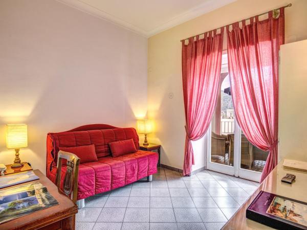 Palatium Mari : photo 2 de la chambre chambre double Économique avec terrasse - vue sur mer