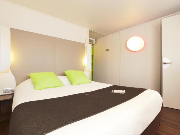 Campanile Béziers A9/A75 : photo 3 de la chambre chambre quadruple avec 1 lit double et 2 lits simples