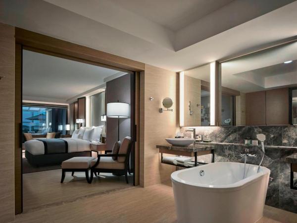 JW Marriott Kuala Lumpur : photo 7 de la chambre chambre lit king-size cabana - côté piscine