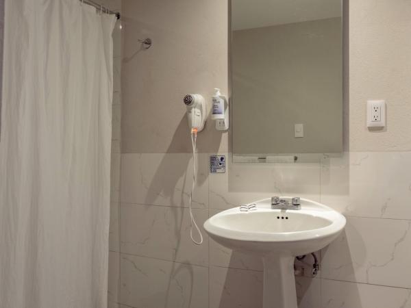 Ayenda Continental Mexicano : photo 2 de la chambre chambre quadruple