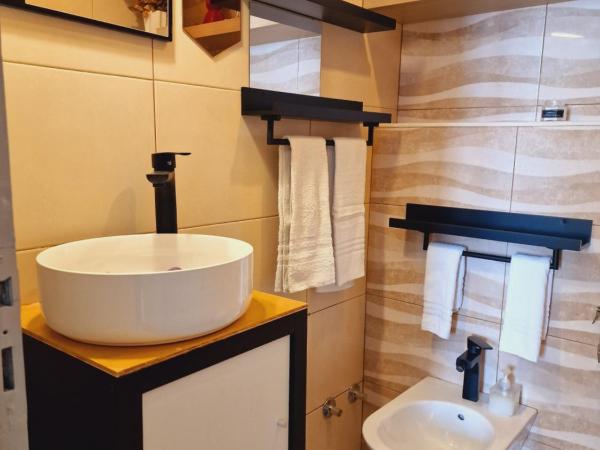 São Pedro Suite Faro : photo 6 de la chambre chambre double avec salle de bains privative