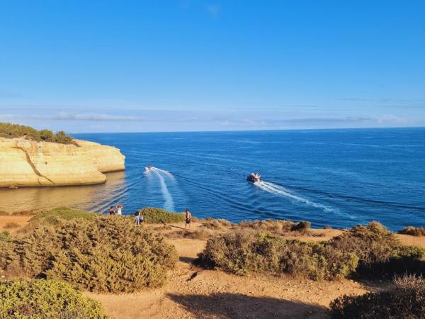 São Pedro Suite Faro : photo 10 de la chambre chambre double avec salle de bains privative