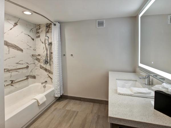 Embassy Suites By Hilton Oklahoma City Northwest : photo 3 de la chambre two room suite with two queen beds - hearing access