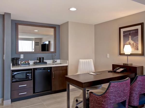 Embassy Suites By Hilton Oklahoma City Northwest : photo 4 de la chambre two room suite with two queen beds - hearing access