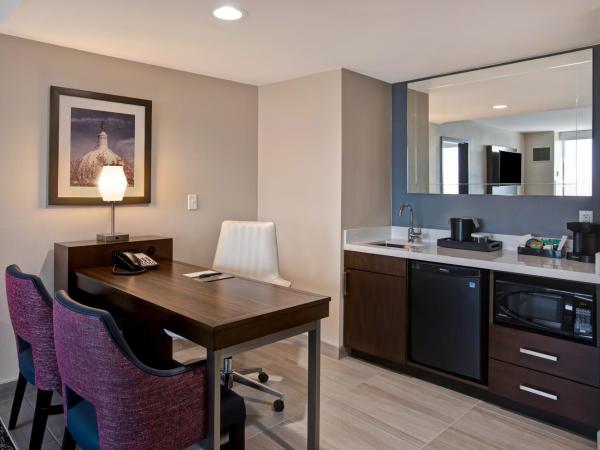 Embassy Suites By Hilton Oklahoma City Northwest : photo 4 de la chambre suite 1 chambre lit king-size - adaptée aux personnes malentendantes - non-fumeurs