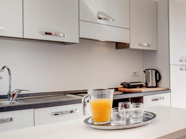 Palazzo Schiavoni Residenza d'epoca & Suite-Apartments : photo 8 de la chambre two-bedroom apartment with terrace and canal view