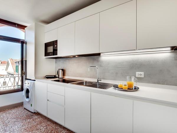 Palazzo Schiavoni Residenza d'epoca & Suite-Apartments : photo 2 de la chambre appartement 2 chambres - vue sur canal