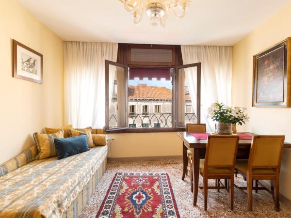 Palazzo Schiavoni Residenza d'epoca & Suite-Apartments : photo 4 de la chambre appartement 2 chambres - vue sur canal