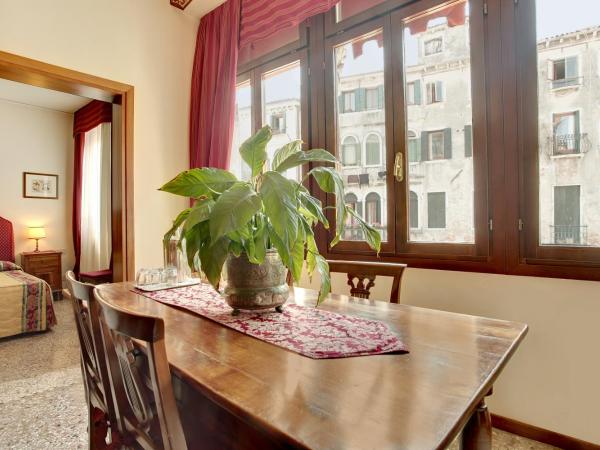 Palazzo Schiavoni Residenza d'epoca & Suite-Apartments : photo 9 de la chambre appartement 2 chambres - vue sur canal