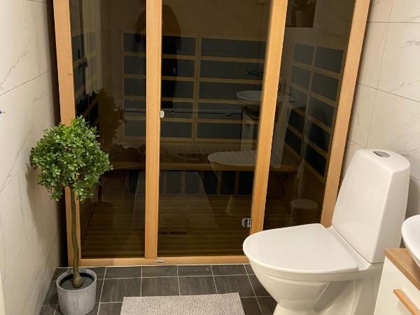 Flamur & Vannis BnB : photo 5 de la chambre chambre double avec salle de bains privative