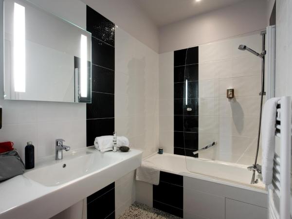 Hôtel La Résidence des Artistes : photo 4 de la chambre chambre lits jumeaux confort « croco »