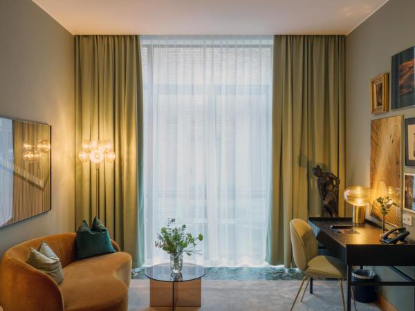 Berns, Historical Boutique Hotel & House of Entertainment since 1863 : photo 10 de la chambre hébergement supérieur spacieux