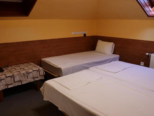 Attila Hotel : photo 8 de la chambre chambre triple