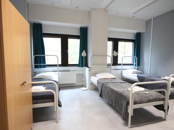 Forenom Hostel Espoo Kilo : photo 4 de la chambre chambre triple basique avec salle de bains commune