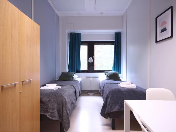 Forenom Hostel Espoo Kilo : photo 1 de la chambre chambre lits jumeaux standard avec salle de bains commune
