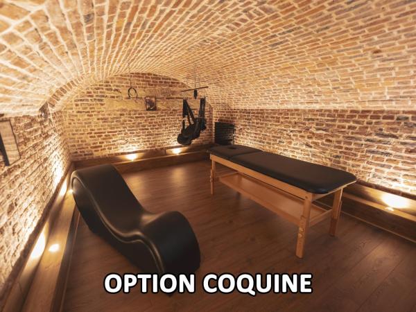 L'eSPAce détente : photo 9 de la chambre suite lit king-size avec baignoire spa