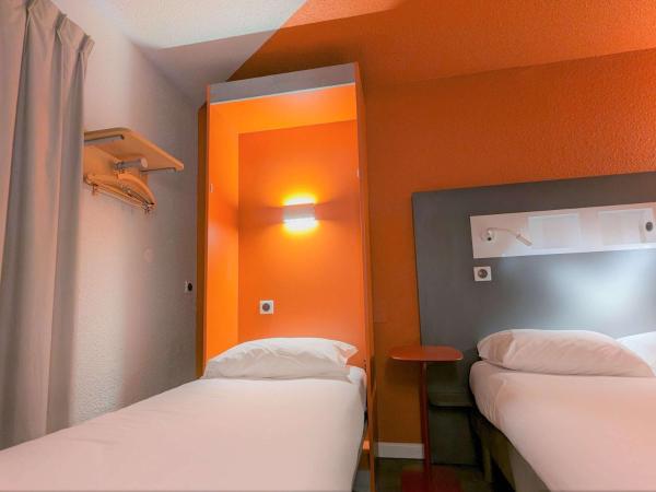 ibis budget Marseille Vieux Port : photo 3 de la chambre chambre triple avec 1 lit double et 1 lit simple pliant