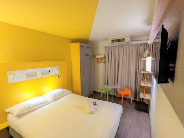 ibis budget Marseille Vieux Port : photo 5 de la chambre chambre triple avec 1 lit double et 1 lit simple pliant