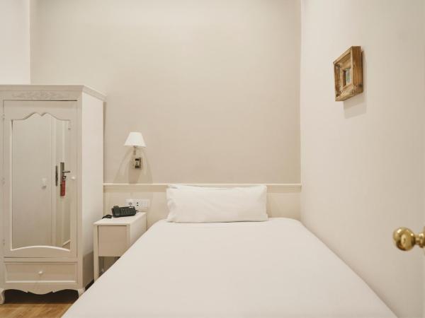 Mesón Castilla Atiram Hotels : photo 3 de la chambre chambre simple