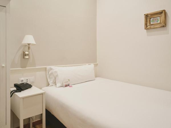 Mesón Castilla Atiram Hotels : photo 2 de la chambre chambre simple