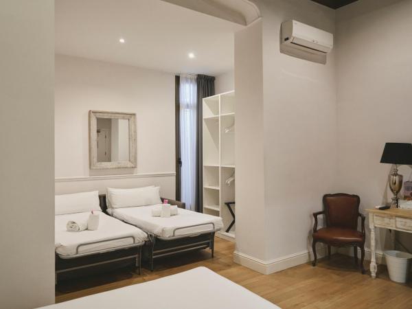 Mesón Castilla Atiram Hotels : photo 5 de la chambre chambre quadruple