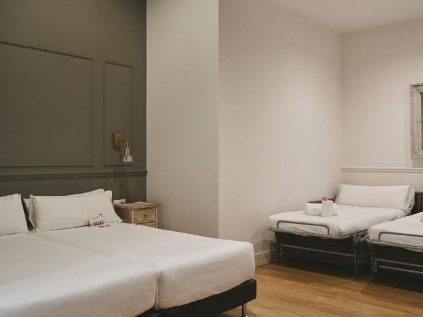 Mesón Castilla Atiram Hotels : photo 1 de la chambre chambre quadruple