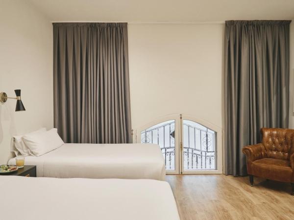 Mesón Castilla Atiram Hotels : photo 2 de la chambre chambre quadruple