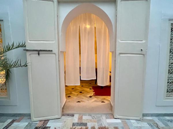 Riad Tizwa Marrakech : photo 7 de la chambre grande chambre double ou lits jumeaux