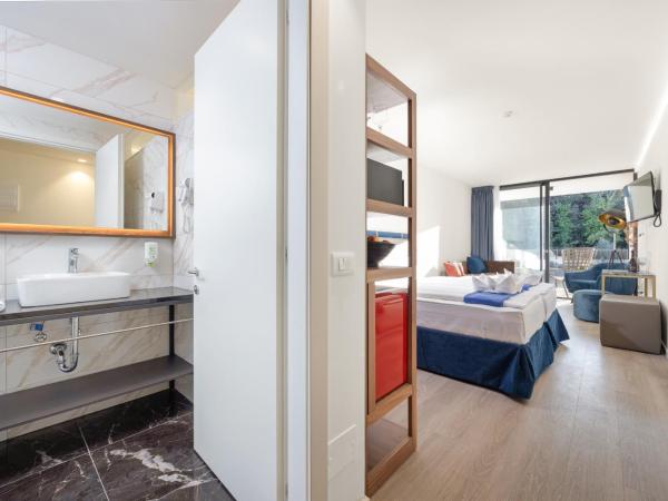 Del Mar Emotion Resort : photo 2 de la chambre chambre triple avec balcon