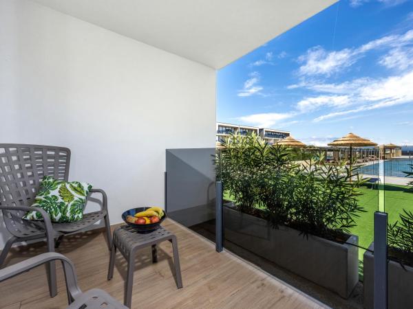 Del Mar Emotion Resort : photo 7 de la chambre triple room with balcony - pool side