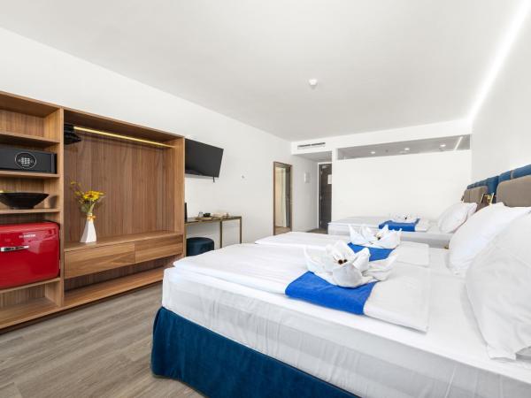 Del Mar Emotion Resort : photo 3 de la chambre chambre quadruple supérieure avec balcon