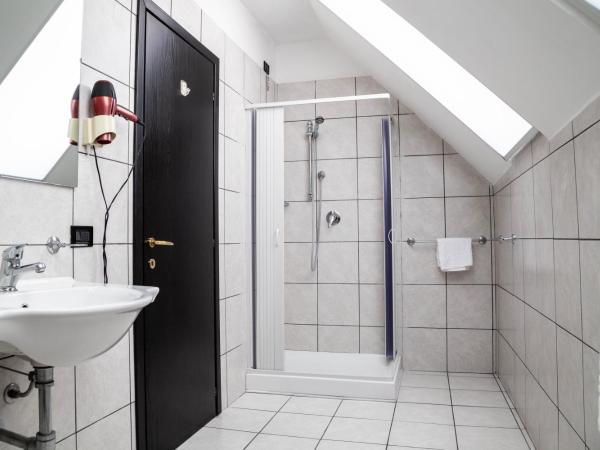 Hotel Berlino : photo 8 de la chambre chambre double avec lit d'appoint