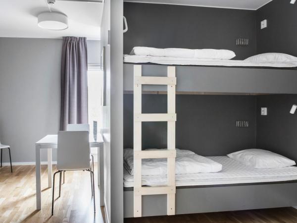 Linnéplatsens Hotell & Vandrarhem : photo 4 de la chambre chambre quadruple Économique avec salle de bains commune