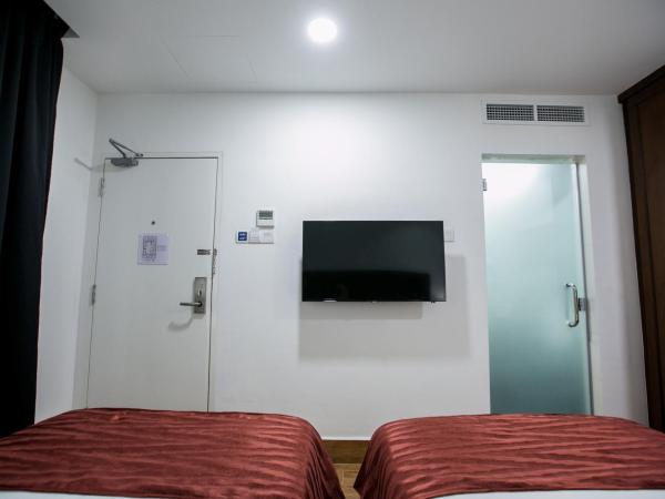 Belllo Hotel JB Central : photo 2 de la chambre chambre premier lit queen-size ou lits jumeaux