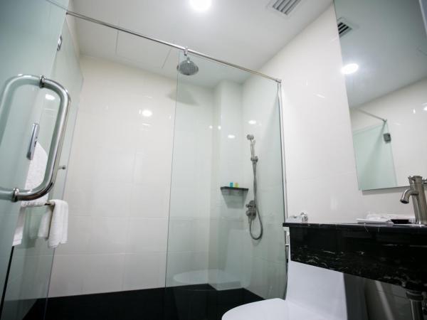 Belllo Hotel JB Central : photo 4 de la chambre chambre lit queen-size deluxe