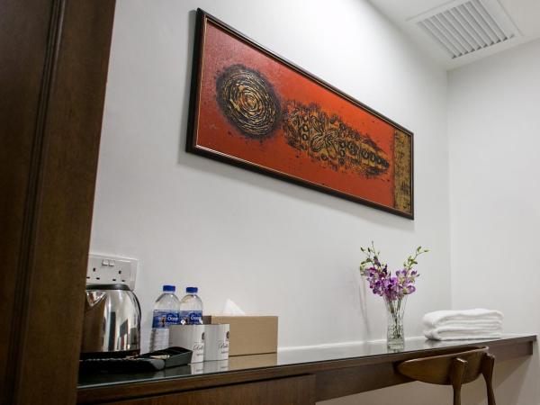 Belllo Hotel JB Central : photo 3 de la chambre chambre premier lit queen-size ou lits jumeaux