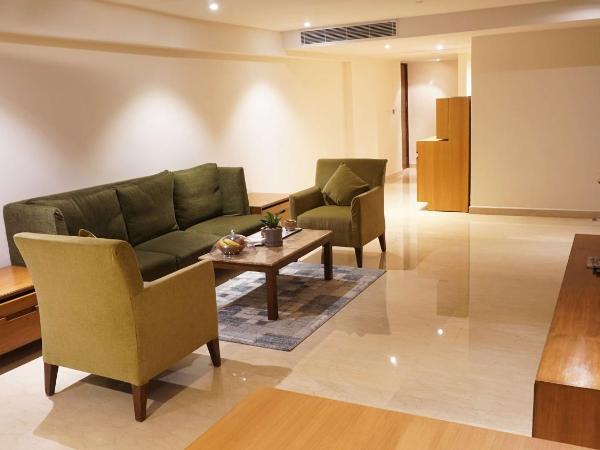 Radisson Blu Plaza Hotel Hyderabad Banjara Hills : photo 1 de la chambre suite with 15% discount on food and soft beverages