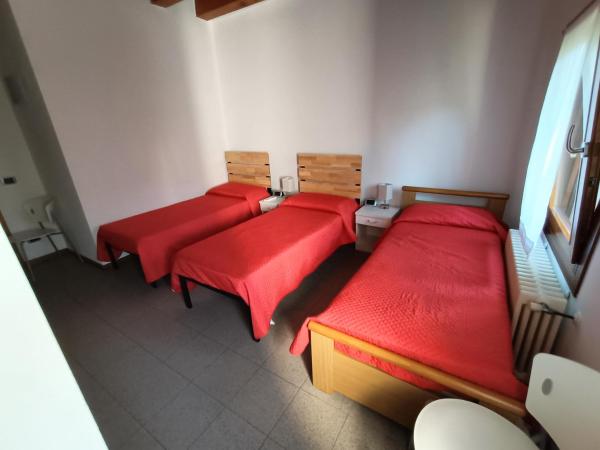 Il Nido - Villetta in posizione strategica : photo 4 de la chambre chambre triple avec salle de bains privative